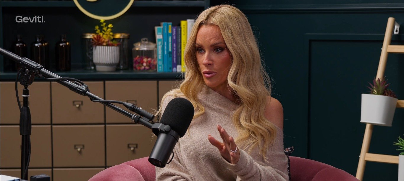 Jenny McCarthy relata aprofundamento na fé cristã após morte de Charlie Kirk 2 ocrente 1766019045
