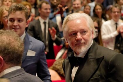 Assange aciona Justiça sueca contra Fundação Nobel por prêmio da Paz dado a María Corina 10 ocrente 1766083930