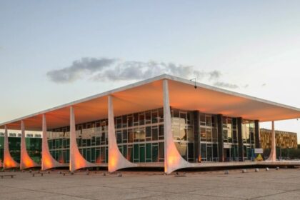 Advogado afirma que STF se tornou “poder político” e não deve voltar ao “normal” 6 ocrente 1766086560