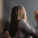 Fiel considerada terminal caminha até igreja após oração coletiva nos EUA 5 ocrente 1766104520