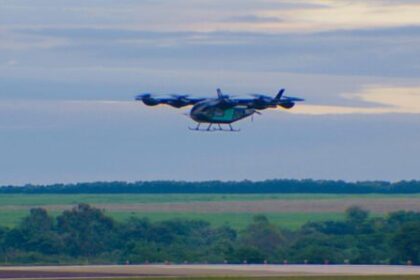 Protótipo de “carro voador” da Embraer realiza voo inaugural no interior de SP 12 ocrente 1766167522