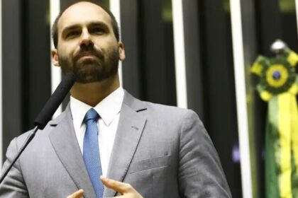 Eduardo Bolsonaro avalia passaporte de apátrida para permanecer nos EUA após cassação 10 ocrente 1766329477