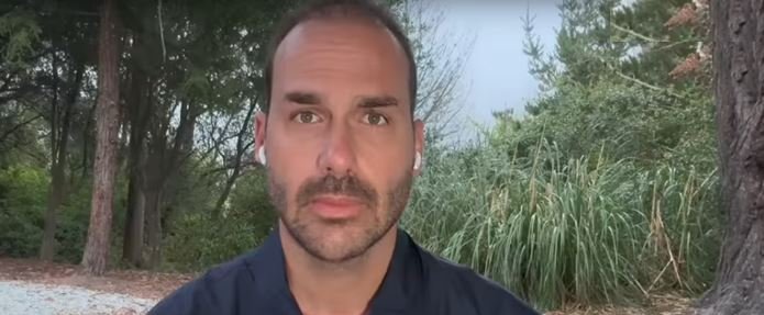 Eduardo Bolsonaro diz ter plano para continuar nos EUA mesmo sem passaporte diplomático 2 ocrente 1766335863