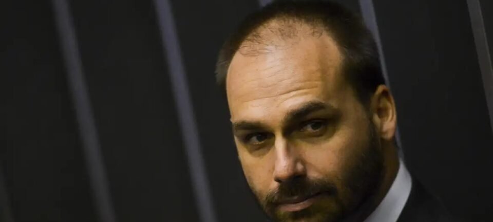 Eduardo Bolsonaro acusa governo de trocar riquezas nacionais por fim de sanções a Moraes nos EUA 2 ocrente 1766348358