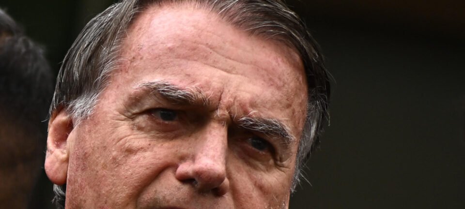 Médicos determinam internação de Bolsonaro para cirurgia de hérnia e controle de soluços 2 ocrente 1766356506