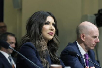 EUA intensificam ofensiva para derrubar Maduro, afirma secretária de Segurança Nacional 2 ocrente 1766434834