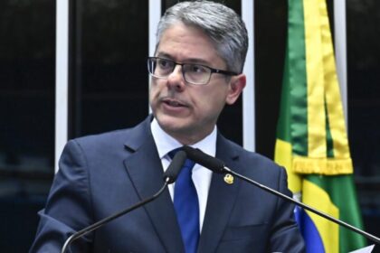 Senador Alessandro Vieira anuncia coleta de assinaturas para CPI sobre contrato de R$ 129 milhões entre Banco Master e escritório da esposa de Moraes 14 ocrente 1766464454