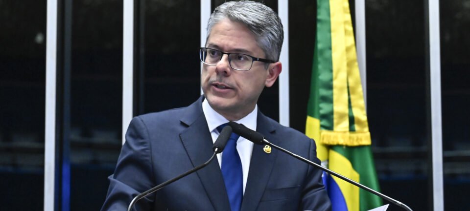 Senador Alessandro Vieira anuncia coleta de assinaturas para CPI sobre contrato de R$ 129 milhões entre Banco Master e escritório da esposa de Moraes 2 ocrente 1766464454