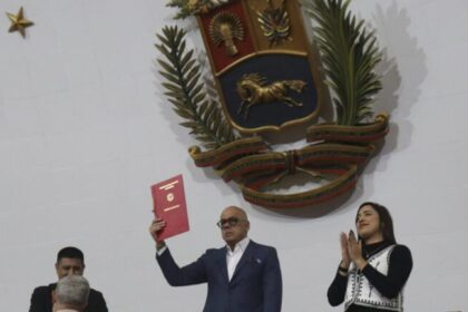 Assembleia venezuelana aprova até 20 anos de prisão para quem colaborar com bloqueio dos EUA 8 ocrente 1766522951