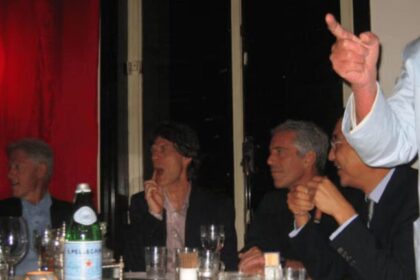 Departamento de Justiça dos EUA libera 30 mil páginas sobre Epstein e descarta acusações contra Trump 8 ocrente 1766533759