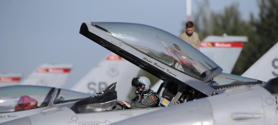 Caças poloneses escoltam avião de reconhecimento russo e fecham parte do espaço aéreo 2 ocrente 1766673286
