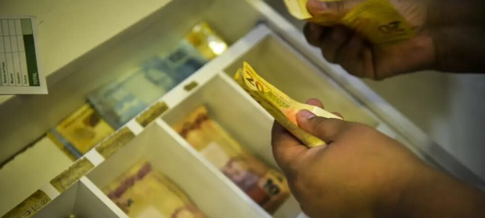 Crédito às famílias cresce 1,2% em novembro e endividamento atinge 37,2% do PIB, aponta BC 2 ocrente 1766754286
