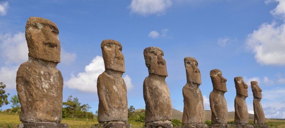Estátuas Moai “caminhavam” com cordas e gravidade, revela estudo 2 ocrente 1766781324