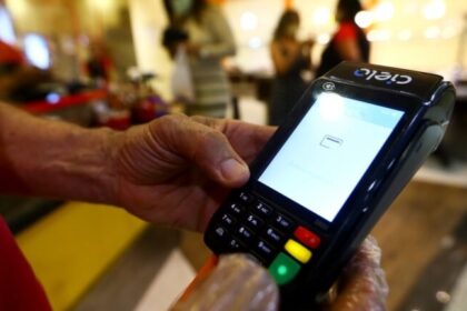 Juros do rotativo do cartão saltam para 440,5% ao ano e seguem como os mais altos do mercado 14 ocrente 1766785754
