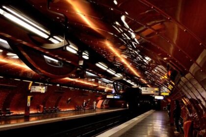 Homem é preso após ataque com faca que feriu três mulheres no metrô de Paris 8 ocrente 1766797480