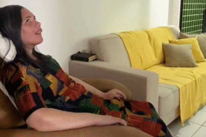 Imagem de Amanda Wanessa sentada com a família emociona fãs e indica avanço clínico 16 ocrente 1766852360