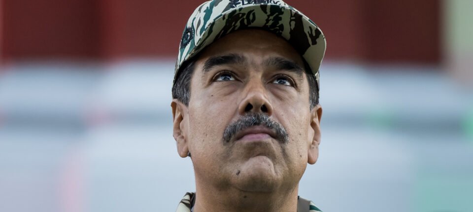 Maduro envia tropas para vigiar refinarias e petroquímicas em meio a pressão dos EUA 2 ocrente 1767124155