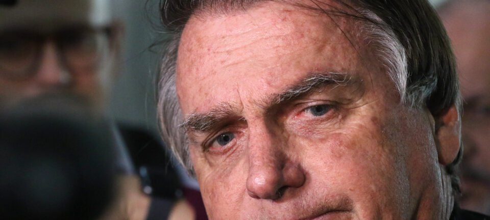 Bolsonaro continua em observação e fará endoscopia após nova intervenção contra soluços 2 ocrente 1767135012