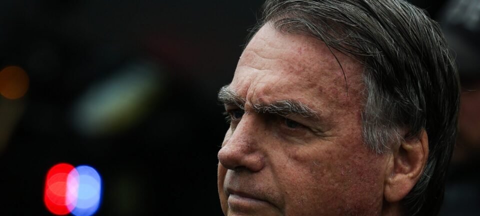 Bloqueio de nervo falha e soluços de Bolsonaro continuam; alta é prevista para quinta-feira 2 ocrente 1767226762