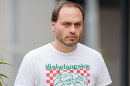 Carlos Bolsonaro critica decisão de Moraes e afirma que “missão está dada” 20 ocrente 1767283465