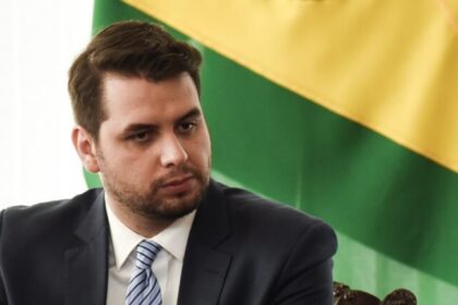 Ex-assessor de Bolsonaro é preso em Ponta Grossa após violar proibição de redes sociais 12 ocrente 1767375274