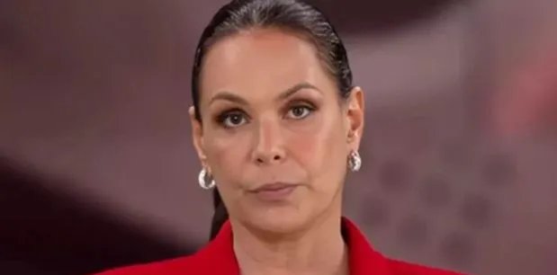 Foto de Carolina Ferraz com sandálias Havaianas provoca onda de críticas nas redes 2 ocrente 1767381558