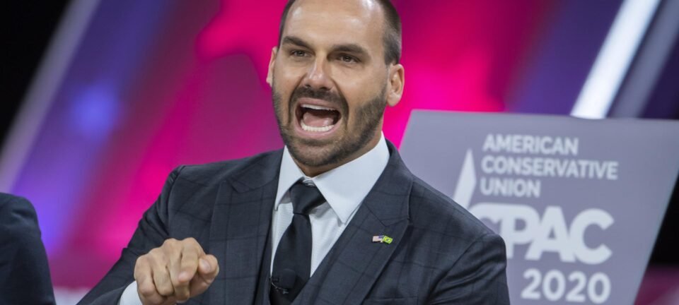 Eduardo Bolsonaro chama direção da PF de “bajuladores de tiranos” após ordem para voltar ao posto de escrivão 2 ocrente 1767413965