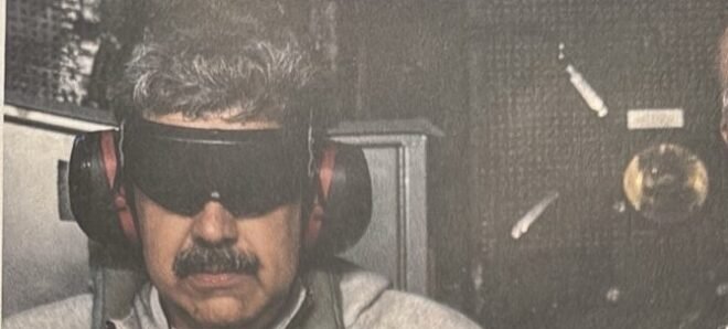 Imagem de Maduro vendado e sob custódia dos EUA é divulgada por Trump 2 ocrente 1767467143