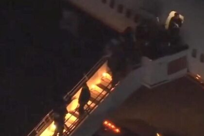 Maduro desembarca algemado em Nova York e é levado a prisão federal dos EUA 2 ocrente 1767496773