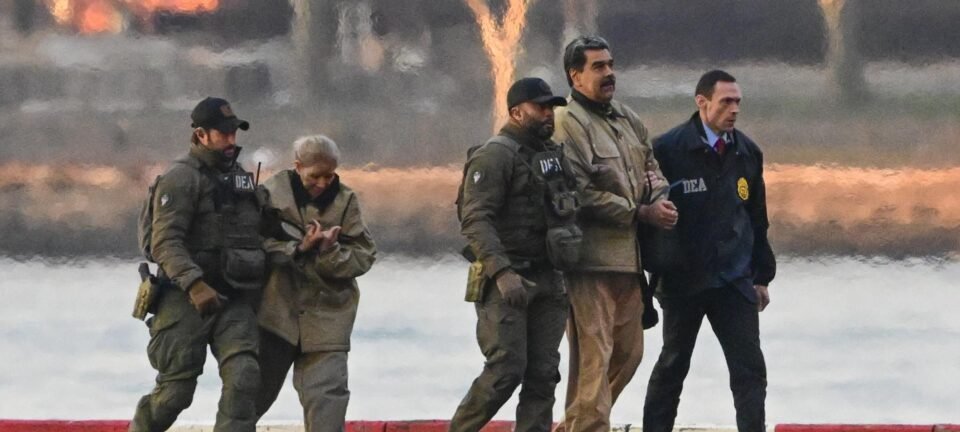 Maduro desembarca algemado em tribunal de Nova York para primeira audiência 2 ocrente 1767630872