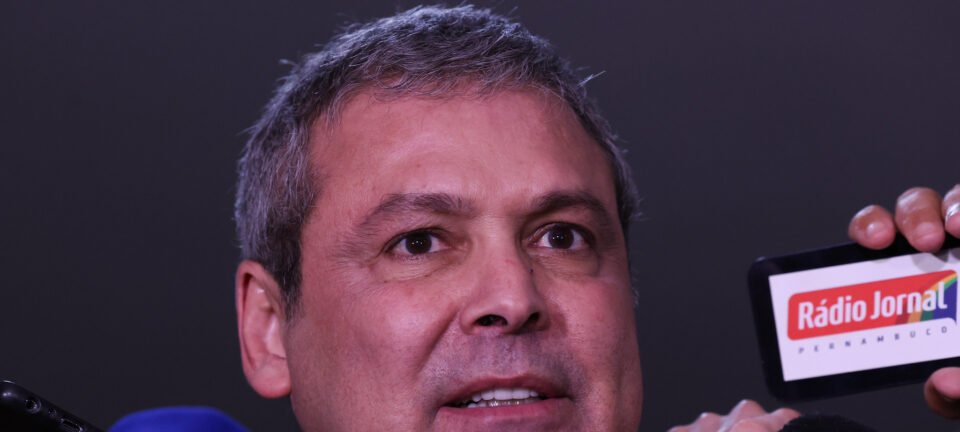 Líder do PT aciona PF e pede prisão de Flávio, Eduardo e Nikolas por “traição à pátria” 2 ocrente 1767672257