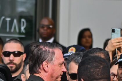 Após queda na cela, Bolsonaro é levado a hospital para exames de cabeça 20 ocrente 1767716409