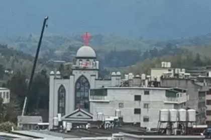 Polícia chinesa cerca igreja em Zhejiang e intensifica receios de demolição de cruz 18 ocrente 1767793774