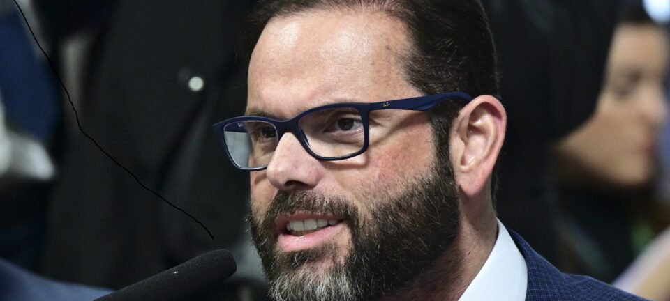 Senadores solicitam prisão domiciliar humanitária para Bolsonaro após queda em cela 2 ocrente 1767820790