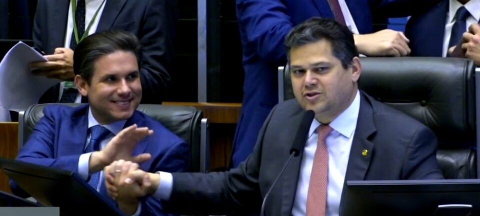 Veto de Lula e recursos no STF travam lei que corta penas do 8 de Janeiro 2 ocrente 1767840579
