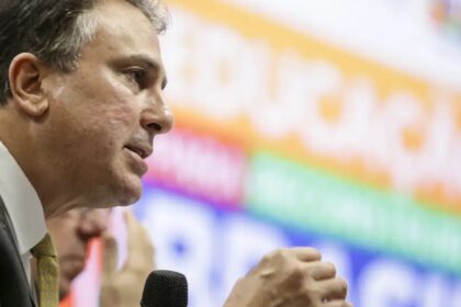 MEC projeta aumento de apenas R$ 18 no piso salarial de professores da educação básica 20 ocrente 1767903578