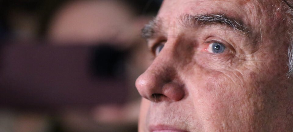 Médicos são acionados para atender Bolsonaro na prisão após soluços virarem azia, diz Carlos 2 ocrente 1768183464