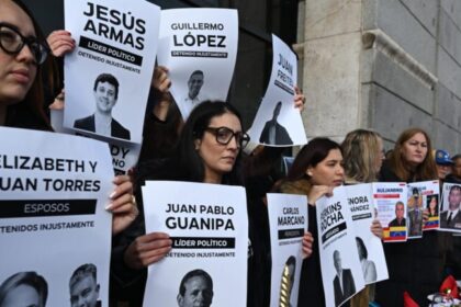 Regime venezuelano libera 24 presos políticos em nova operação noturna, aponta ONG 20 ocrente 1768217713