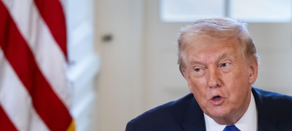 Trump impõe tarifa de 25% a países que negociarem com o Irã 2 ocrente 1768257262