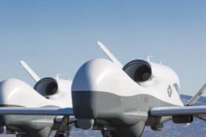 Drone da Marinha dos EUA patrulha litoral do Irã em pleno aumento de tensão 16 ocrente 1768390448