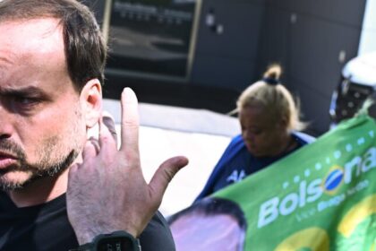 Carlos Bolsonaro critica cela “severa” na Papudinha e volta a pedir prisão domiciliar para o ex-presidente 8 ocrente 1768566857
