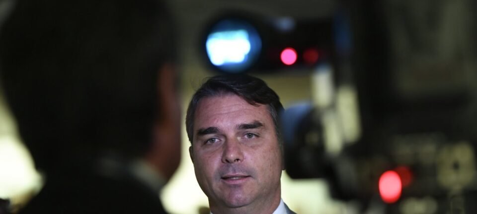 Flávio Bolsonaro reafirma pré-candidatura e diz buscar bloco único com direita e centro-direita em 2026 2 ocrente 1768611004