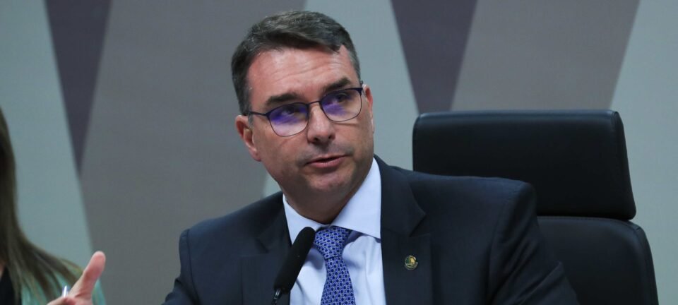Flávio Bolsonaro divulga vídeo e conclama união da centro-direita contra o PT 2 ocrente 1768681165
