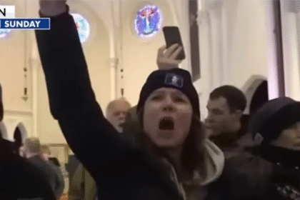 Protesto anti-ICE interrompe culto em igreja batista de Minnesota e vira alvo de investigação federal 14 ocrente 1768834225