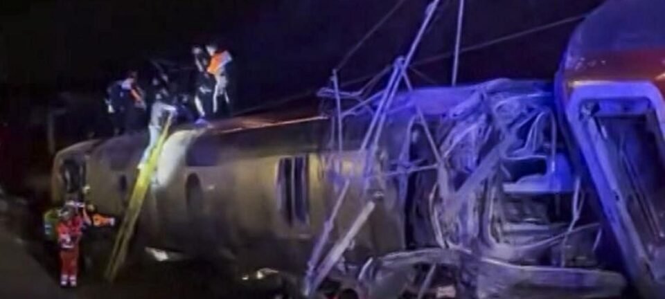 Descarrilamento de trem de alta velocidade deixa 39 mortos em Córdoba, na Espanha 2 ocrente 1768843203