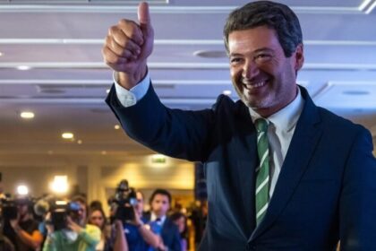 Portugueses no Brasil impulsionam André Ventura, que lidera votação no exterior 14 ocrente 1768914274
