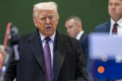 Trump diz que frota naval dos EUA segue para águas próximas ao Irã 12 ocrente 1769130273