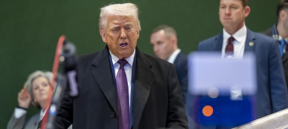 Trump diz que frota naval dos EUA segue para águas próximas ao Irã 2 ocrente 1769130273