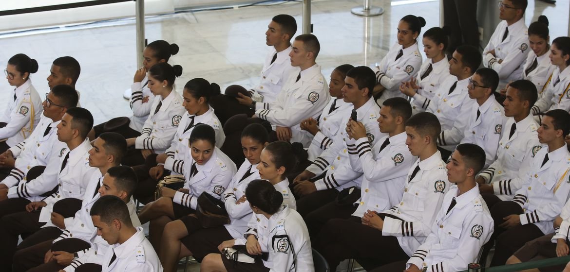 Fila de espera chega a 11 mil estudantes após governo federal encerrar programa de escolas cívico-militares 2 ocrente 1769159968