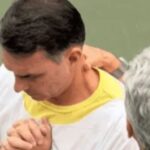 Flávio Bolsonaro se batiza no Rio Jordão durante viagem a Israel 5 ocrente 1769179768